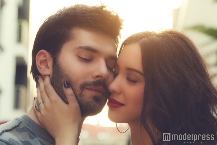 こっそり嫉妬してる!彼が気になる彼女の行動5つ(photo by astrosystem/Fotolia)