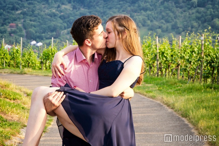 一瞬で恋に落ちちゃう！女性の可愛い仕草5つ（photo by Jürgen Fälchle／Fotolia）