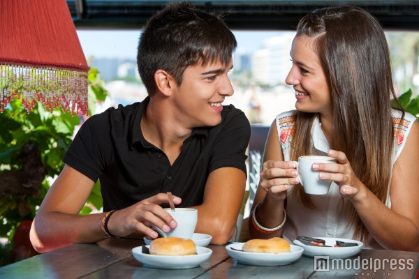 絡みやすい女子を目指していこう（Photo by karelnoppe／Fotolia）