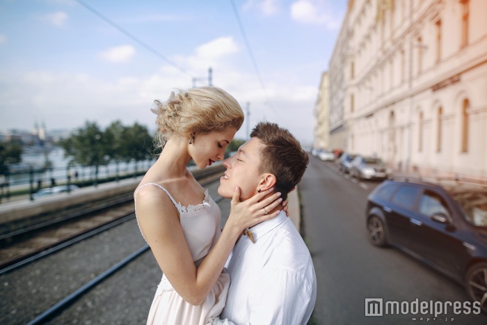 ツンとデレのギャップでモテ女に（photo by prostooleh／Fotolia）
