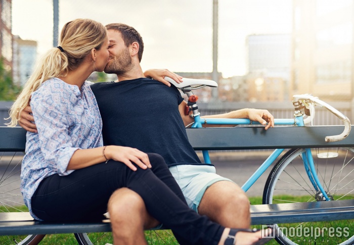 気になる彼を落としちゃおう（photo by UBER IMAGES／Fotolia）