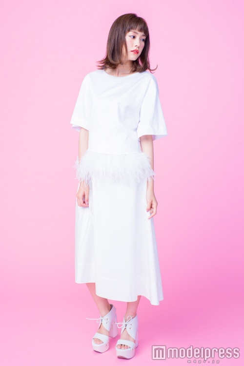 オーバーシルエットでトレンド感を演出／桐谷美玲（C）モデルプレス