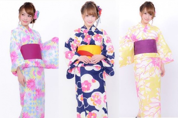 可愛い花柄浴衣で美人度アップ！夏のデートで着たいモテコーデ／画像提供：Kirara
