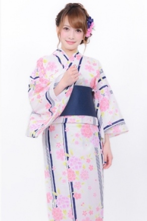 浴衣3点セット（ホワイト）「Kirara」6,500円（税込）／画像提供：Kirara