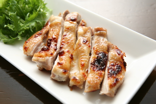 焼いた鶏肉の写真