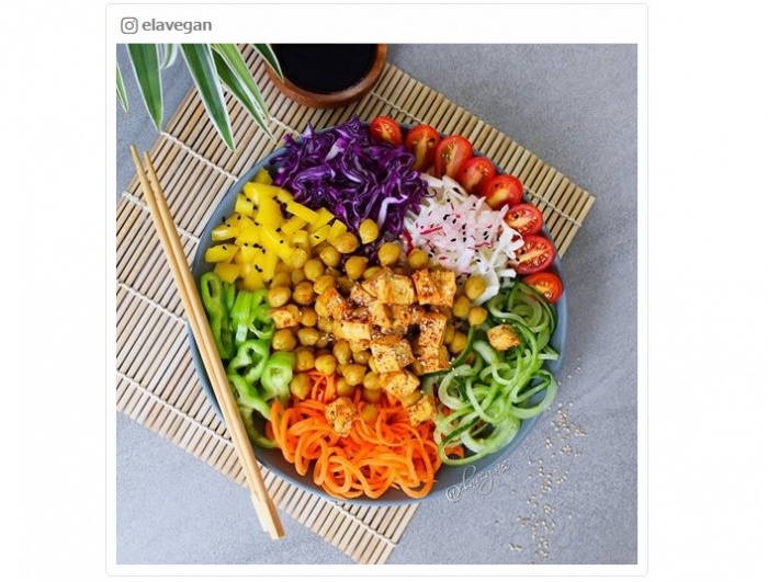 「ブッダボウル」が海外で話題！色鮮やか＆ヘルシーに体をリセット／elaveganさんInstagramより