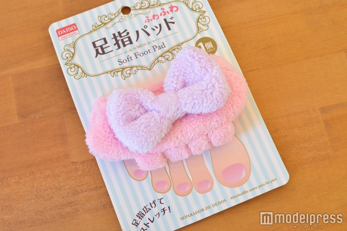 【100均ダイエット】履くだけでむくみ撃退！美脚に導くパッドが優秀／（C)モデルプレス