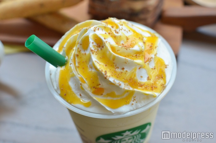 ゴールドカラーに胸キュン（C）モデルプレス