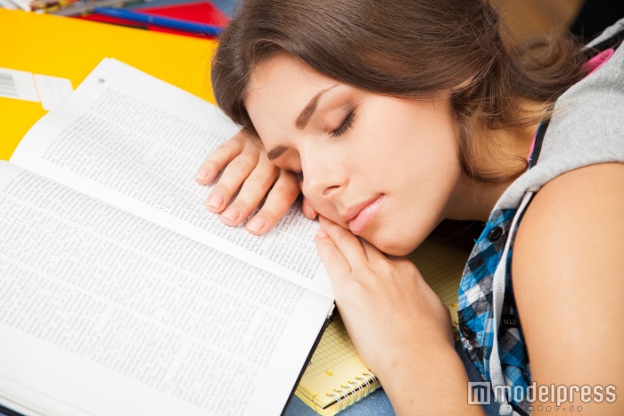 ウトウトはおデブ習慣になっているサイン（Photo by George Dolgikh）