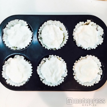 水切りヨーグルトいれて（C）モデルプレス