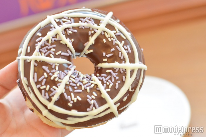 クモの巣をイメージしたチョコリング（C）モデルプレス