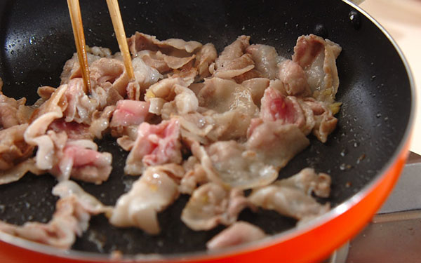 男子が喜ぶスタミナ満点レシピ！「豚キムオムレツ」