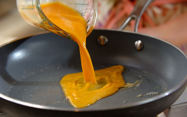 男子が喜ぶスタミナ満点レシピ！「豚キムオムレツ」