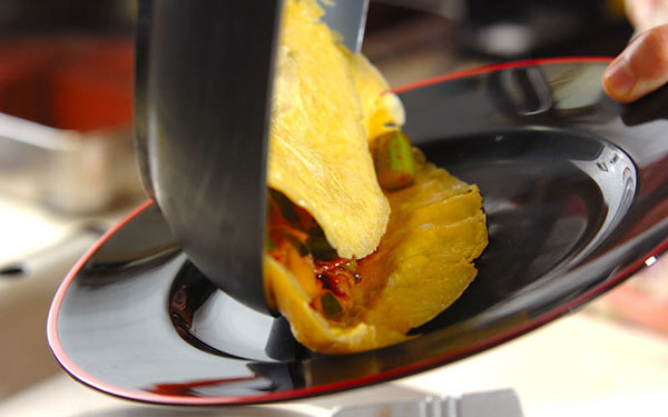 男子が喜ぶスタミナ満点レシピ！「豚キムオムレツ」