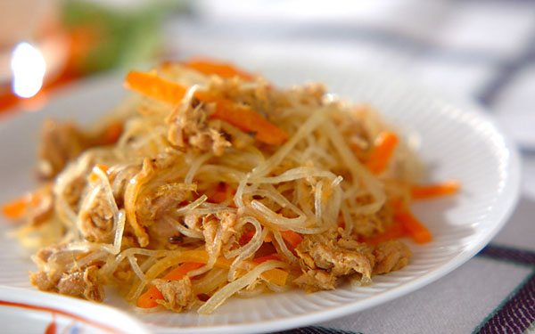 スパイシーなのに子どもも食べやすい、「春雨とツナのカレー炒め」