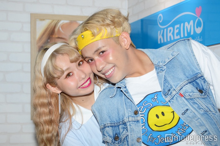 「KIREIMO（キレイモ）」スペシャルブースに登場したぺこ＆りゅうちぇる（C）モデルプレス