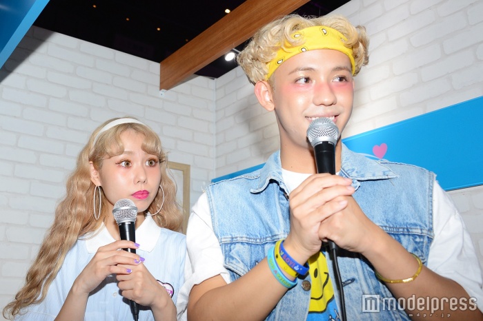 お茶目なトークを展開するぺこ＆りゅうちぇる（C）モデルプレス