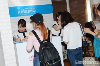 「KIREIMO（キレイモ）」ブースに訪れた女子たち（C）モデルプレス