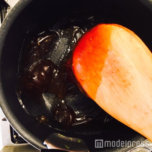 みたらしを作って…（C）モデルプレス