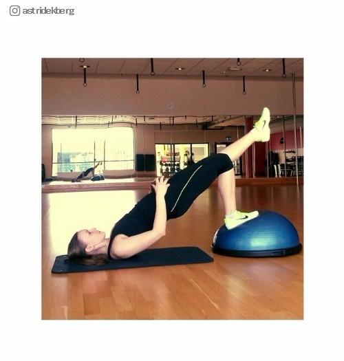生理を早く終わらせたい！ヒップアップも見込めるトレーニングって？／astridekbergさんInstagram
