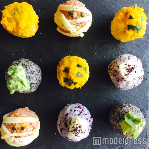 トッピングして完成（C）モデルプレス