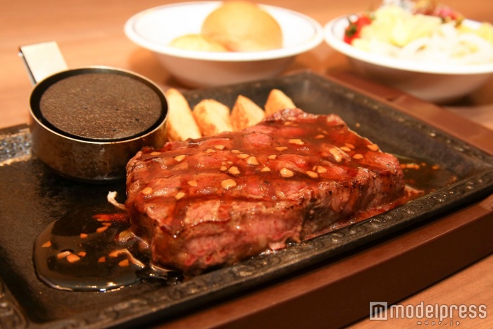 「厚切りミスジステーキ」（C）モデルプレス