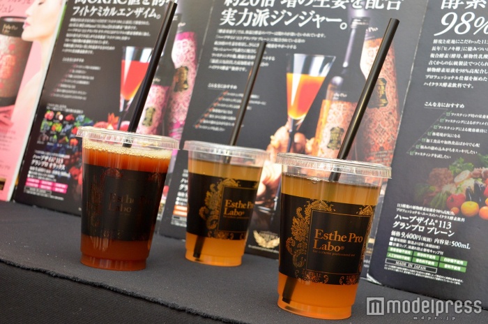 酵素ドリンクで体の中からキレイに（C）モデルプレス