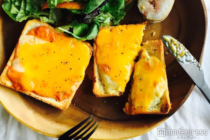 「カルボナーラトースト」に悶絶！とろ～り濃厚な新悪魔トーストに夢中【トレンドレシピ】（C）モデルプレス
