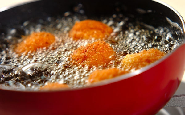 「アレ」を使えば丸めるのもカンタン楽しい!「チーズインライスボール」