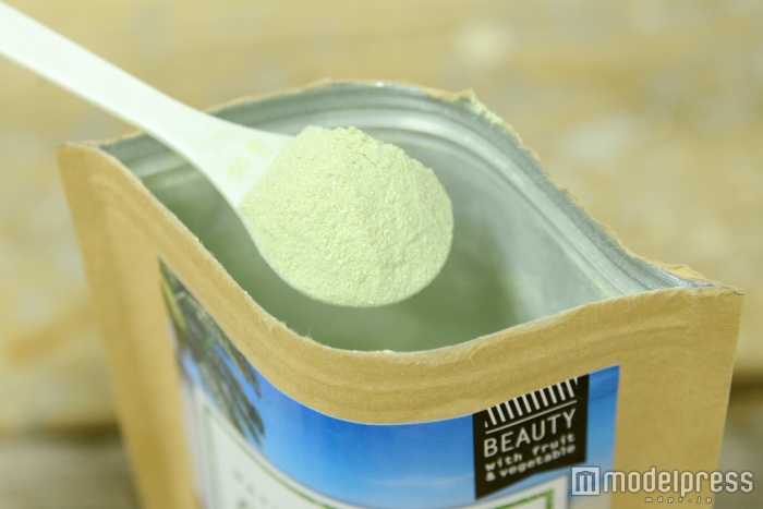 水と混ぜるだけで、お腹の中で10倍に膨らむ（C）モデルプレス