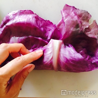 手前から巻いて（C）モデルプレス