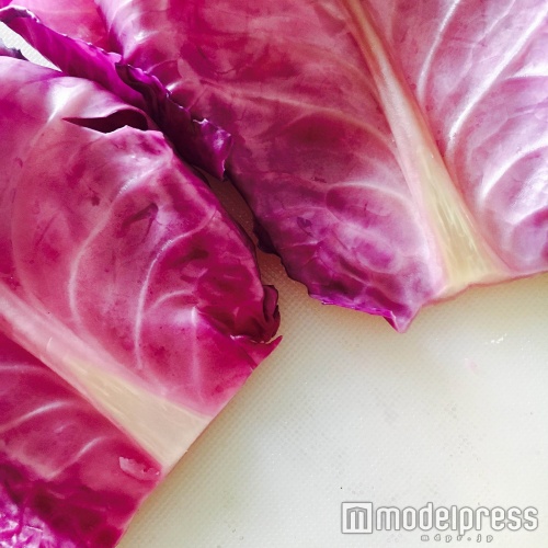 芯を削ぎ落として（C）モデルプレス