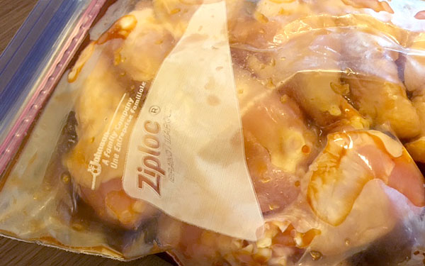 ジップロックにつけた手羽元