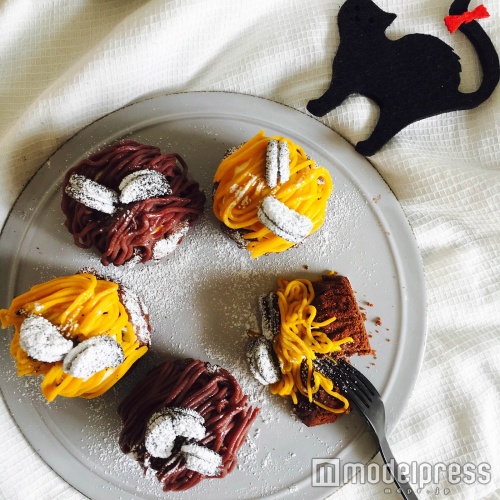 オレオをのせて完成！（C）モデルプレス