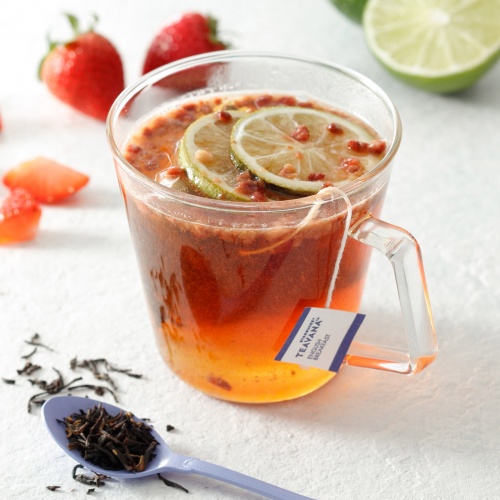 スタバ、ストロベリー食感が楽しい！ライム香る新ホットドリンク登場