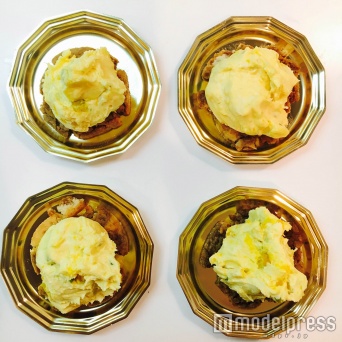 生地を重ねて（C）モデルプレス