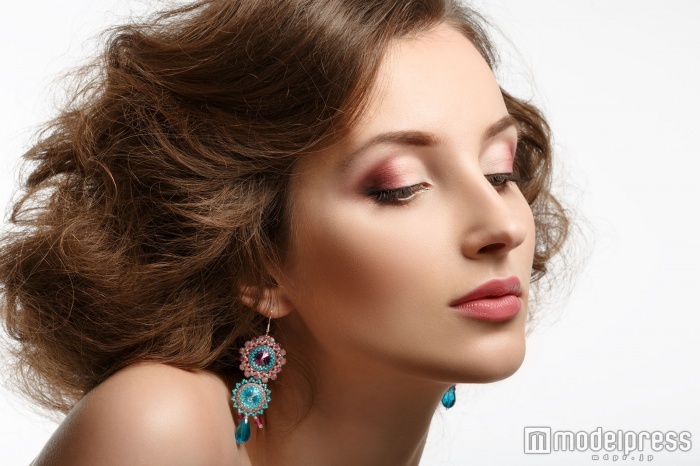 メイク次第で誰でも小顔に(Photo by fotoatelie)