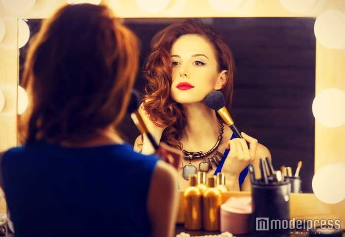 簡単テクで小顔に見えるメイクの方法(Photo by Masson/Fotolia)