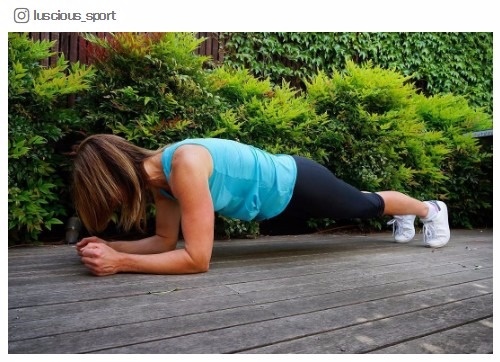 「プランク」が地味にスゴイ！1ポーズがもたらすダイエット効果／uscious_sportさんInstagram