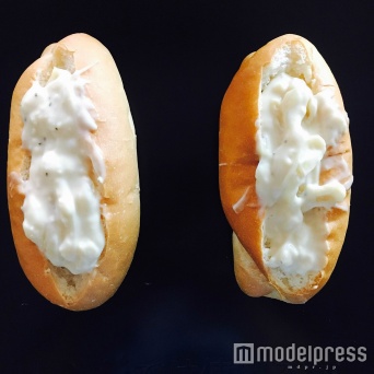 ホワイトソースをトッピング(C)モデルプレス