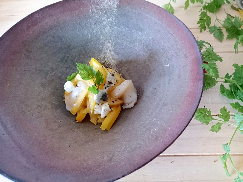 「柿のラペ チーズと帆立のマリネサラダ」のレシピ