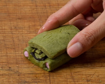 形を整えて…／画像提供：セブン&アイ出版