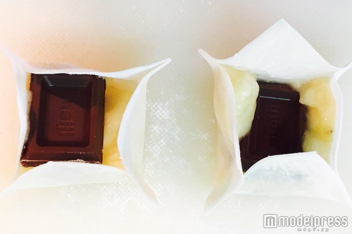 バナナとチョコを包んで…（C）モデルプレス