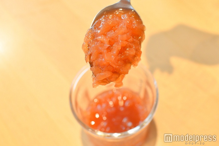 大きめの果肉が使われたカラメルアップルチャンク(C)モデルプレス