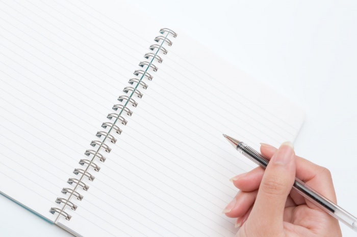 食事内容を客観的にチェック／photo by  写真素材ぱくたそ