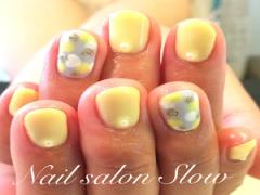 ジェルネイル派もマニキュア派も、簡単かわいいドットデザイン♡