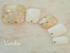 フットネイル×サンダル。ホログラムネイルはヘビロテサンダルに合わせたデザインを