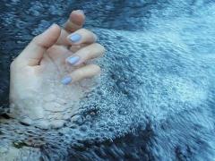 あつ～い夏だってお洒落に！指先は涼しげなネイルデザインに決まり＊