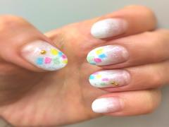 夏は爽やか白グラデーションネイルで指先も涼しく！