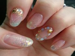 指先からあふれる透明感が魅力的。クリアネイルデザイン集